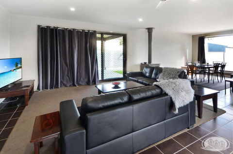 Mr & Mrs Smith - Grafton Accommodation 1