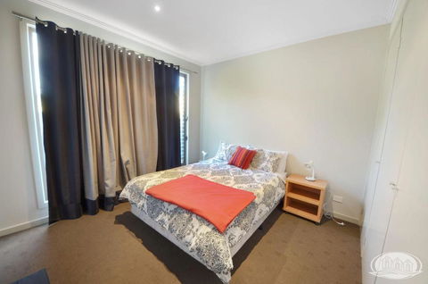 Mr & Mrs Smith - Grafton Accommodation 3