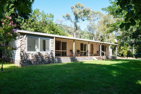 Nirvana - Grafton Accommodation 0