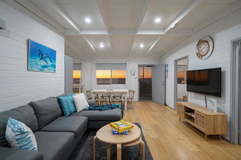 OCEA84 - Quinns Beach Shack: Ocean Views - Grafton Accommodation 3
