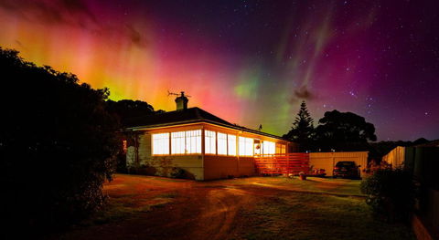 Ocean Beach Front, 3 Capes Cottage. - Grafton Accommodation 0