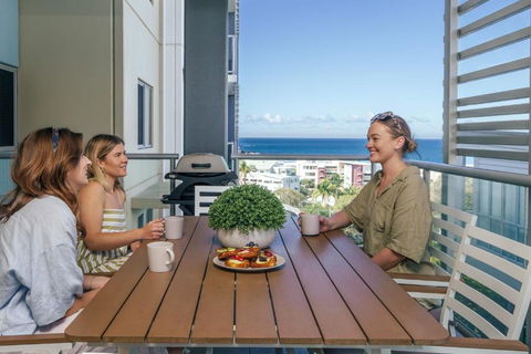 Ocean Breeze Retreat: Kings Coastal Apartment - Grafton Accommodation 1