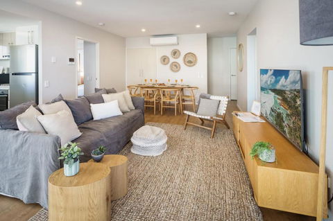 Ocean Breeze Retreat: Kings Coastal Apartment - Grafton Accommodation 2