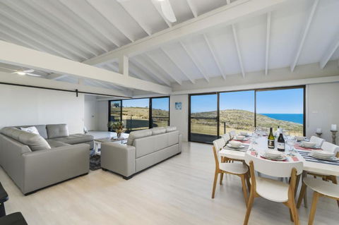 Ocean Paradise - Grafton Accommodation 0