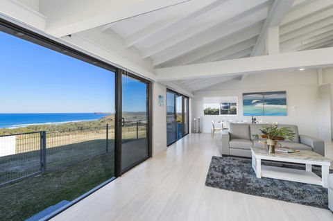 Ocean Paradise - Grafton Accommodation 2