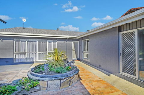Ocean Paradise - Grafton Accommodation 1