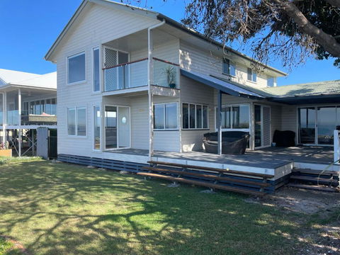 Ocean Pearl - 3 Bedroom Beachfront Property! - Grafton Accommodation 1