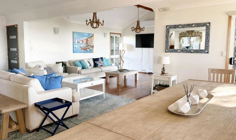 Ocean Pearl - 3 Bedroom Beachfront Property! - Grafton Accommodation 2