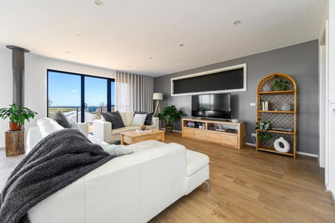 Ocean & Country Views, Spa, Pets Welcome, Fireplace - Your Ocean Oasis 10 Minutes To Phillip Island - Grafton Accommodation 3