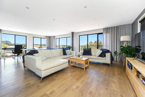Ocean & Country Views, Spa, Pets Welcome, Fireplace - Your Ocean Oasis 10 Minutes To Phillip Island - Grafton Accommodation 1