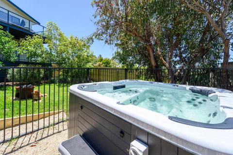 Ocean & Country Views, Spa, Pets Welcome, Fireplace - Your Ocean Oasis 10 Minutes To Phillip Island - Grafton Accommodation 0