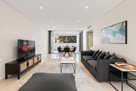 Open-Plan 2BR Unit With Parking In Prime Bondi Beach - Grafton Accommodation 1