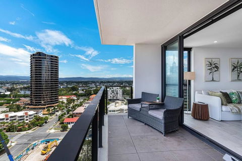OPUS Apartment - Beach At Your Doorstep Short Walk To Light Rail - Grafton Accommodation 1