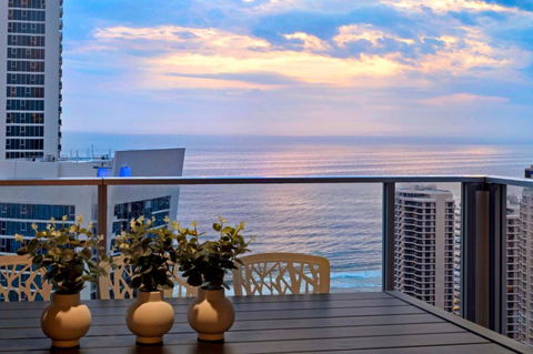 OCEAN VIEW APARTMENTS - Circle On Cavill - Self Contained & Privately Managed - Grafton Accommodation 0