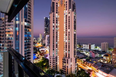 OCEAN VIEW APARTMENTS - Circle On Cavill - Self Contained & Privately Managed - Grafton Accommodation 1