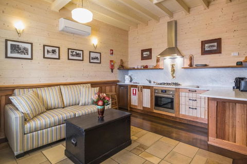 Old Bank Boutique Hotel - Grafton Accommodation 2