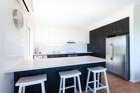 On Seascape - Grafton Accommodation 1