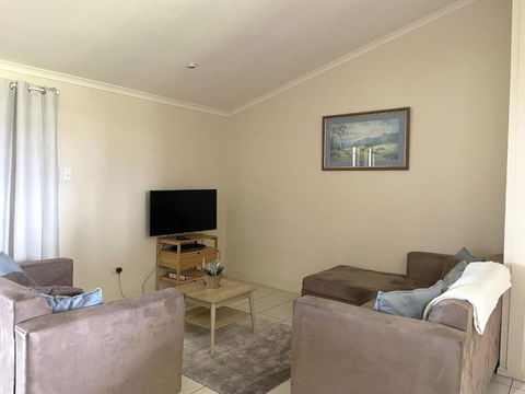On The Bank - Burrum Heads- Riverfront- 3BR- Aircon - Grafton Accommodation 2