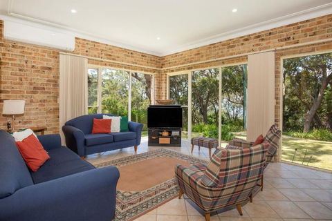 On The Lake - Pet Friendly Waterfront - Grafton Accommodation 1