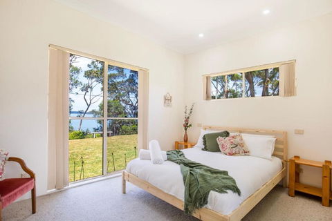 On The Lake - Pet Friendly Waterfront - Grafton Accommodation 2
