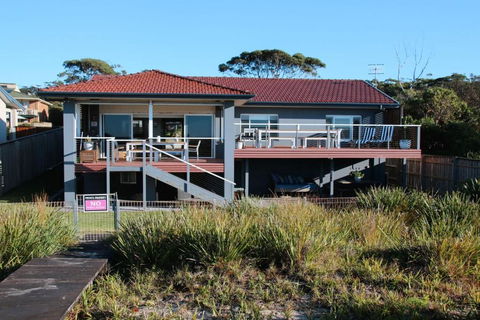 On The Sand At Mollymook Beach - Grafton Accommodation 3