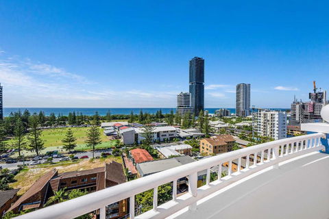 One-Bedroom Escape With Ocean Views - Grafton Accommodation 1