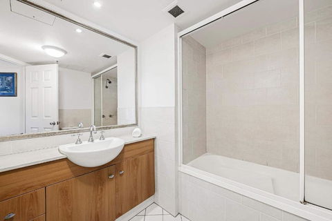 One-Bedroom Escape With Ocean Views - Grafton Accommodation 2