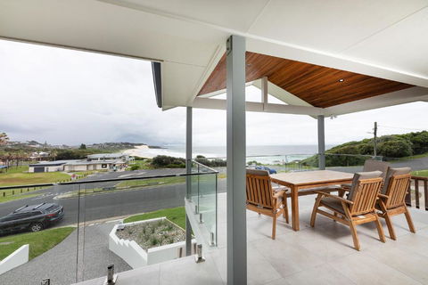 One Mile Beachfront - Grafton Accommodation 1