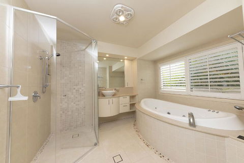 One Mile House - Grafton Accommodation 2