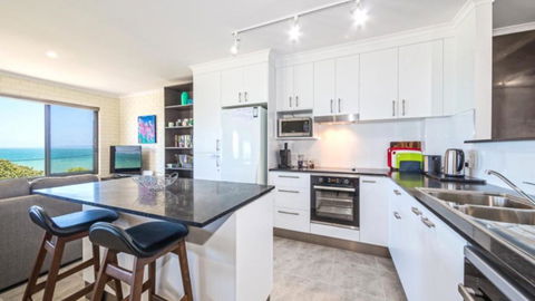 One Of A Kind Beach Front Unit - Grafton Accommodation 1