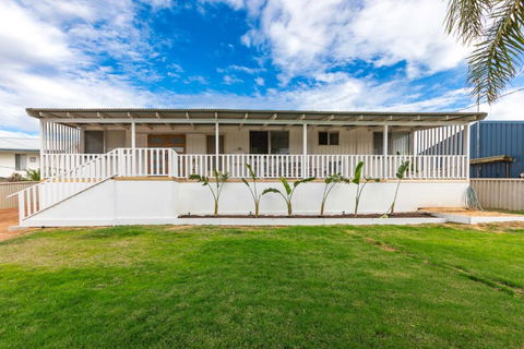 One Palm Shack - Grafton Accommodation 0