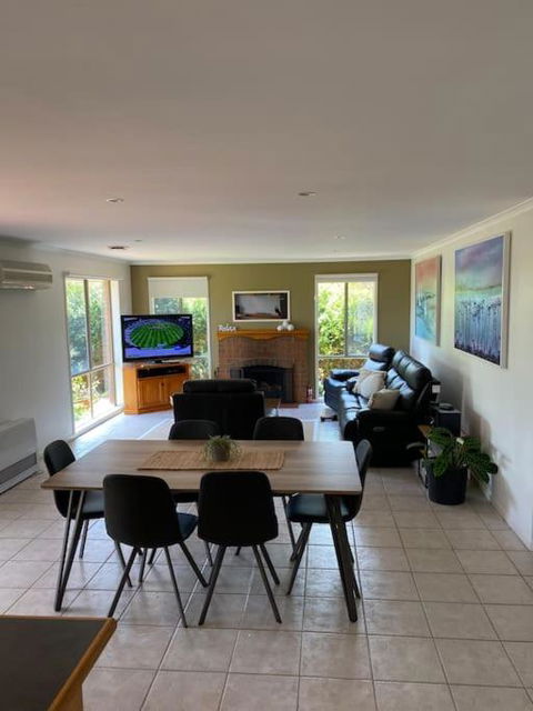 Open 4 Bedroom Home - Grafton Accommodation 0