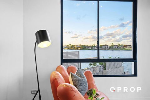 Opulent Waterfront Home - Grafton Accommodation 2