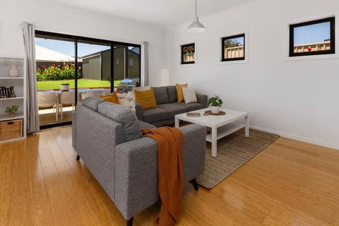 Oriana Grande- 5 Bdrm Sleeps 14 Beach View Wifi - Grafton Accommodation 1