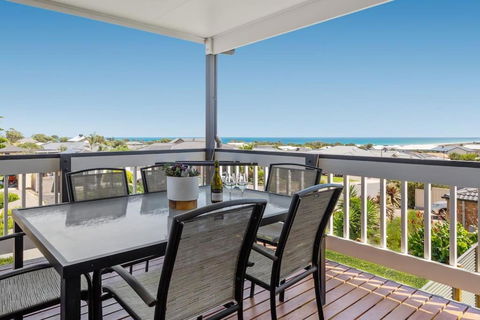 Oriana Grande- 5 Bdrm Sleeps 14 Beach View Wifi - Grafton Accommodation 0