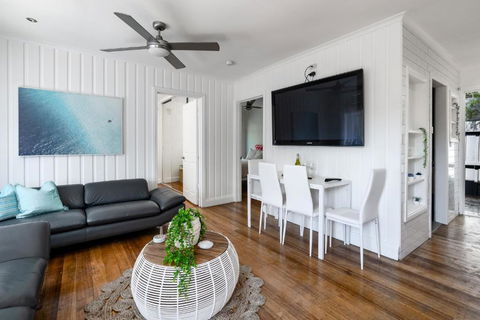 Orton Blue- Beachside Getaway For 4, Pets Welcome, Aircon, Park And Walk To Everything! - Grafton Accommodation 0