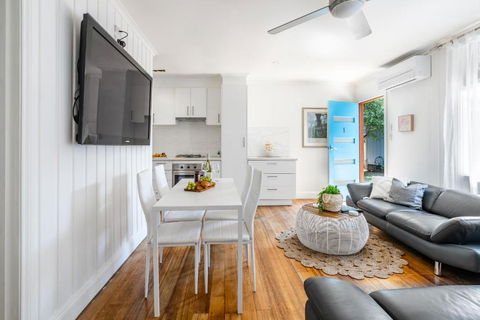 Orton Blue- Beachside Getaway For 4, Pets Welcome, Aircon, Park And Walk To Everything! - Grafton Accommodation 2