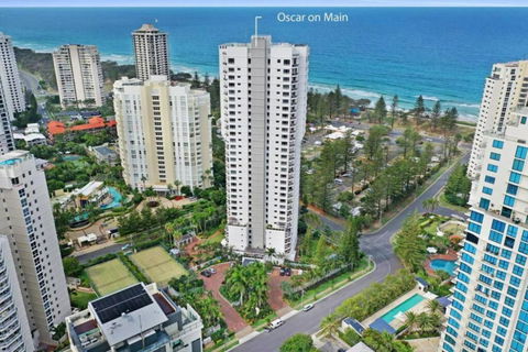 Oscar On Main 2B - Heart Of Main Beach Ocean Views - Grafton Accommodation 0