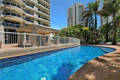Oscar On Main 2B - Heart Of Main Beach Ocean Views - Grafton Accommodation 1