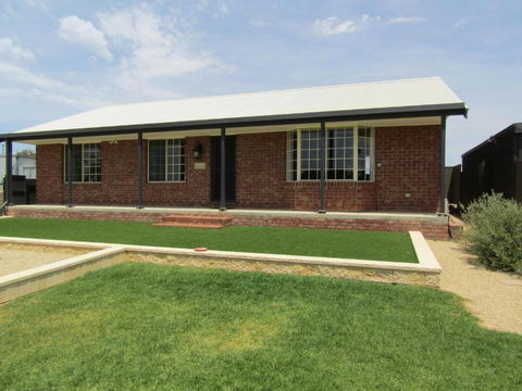Our Little Beach House - Grafton Accommodation 0