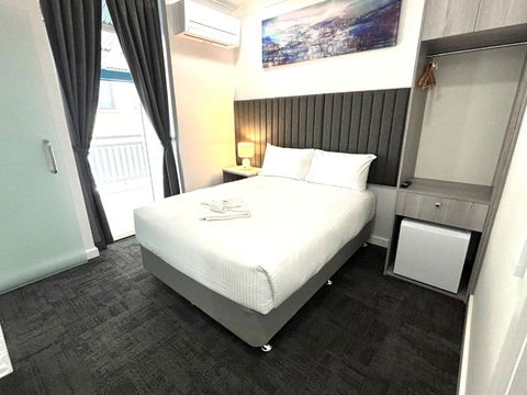 Palace Hotel Proserpine - Grafton Accommodation 3