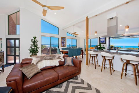 Panorama Beach House - Grafton Accommodation 2