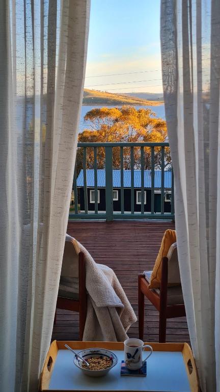 Panoramic Lake View - Grafton Accommodation 3