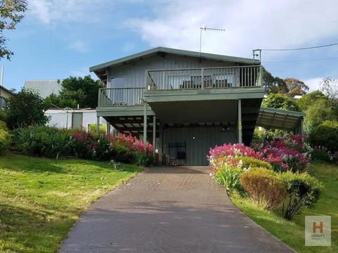 Panoramic Lake View - Grafton Accommodation 2