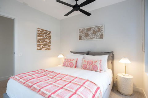 Panoramic View - Albert Park Lake & Shrine Views - Grafton Accommodation 3