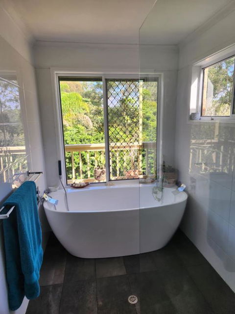 Poinciana Room - Grafton Accommodation 2