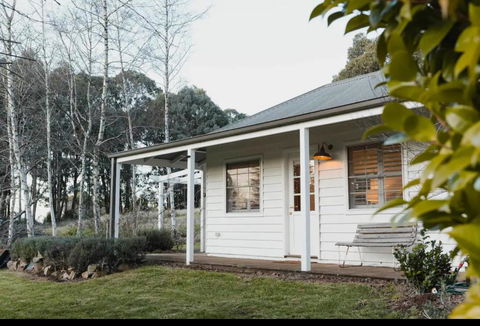 Peony Farm Pink Cottage - Grafton Accommodation 1