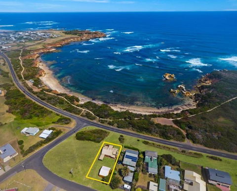 Peterborough Beach House - Grafton Accommodation 2