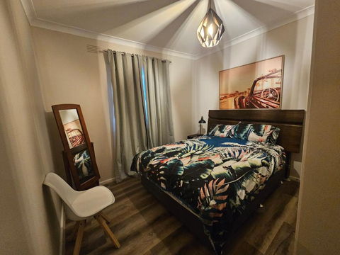 Phoenix House - Grafton Accommodation 0