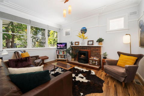 Pine Lodge - Grafton Accommodation 1